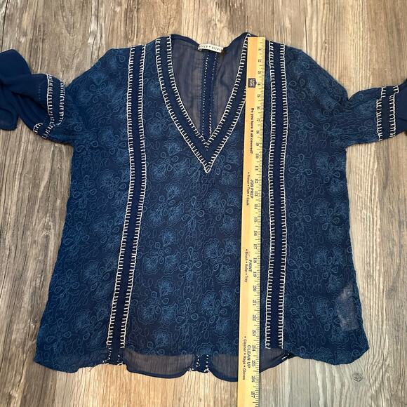 Alice + Olivia Navy Sheet Embroidered Blouse Womens Size Medium Boho Chic V-Neck - Picture 7 of 10